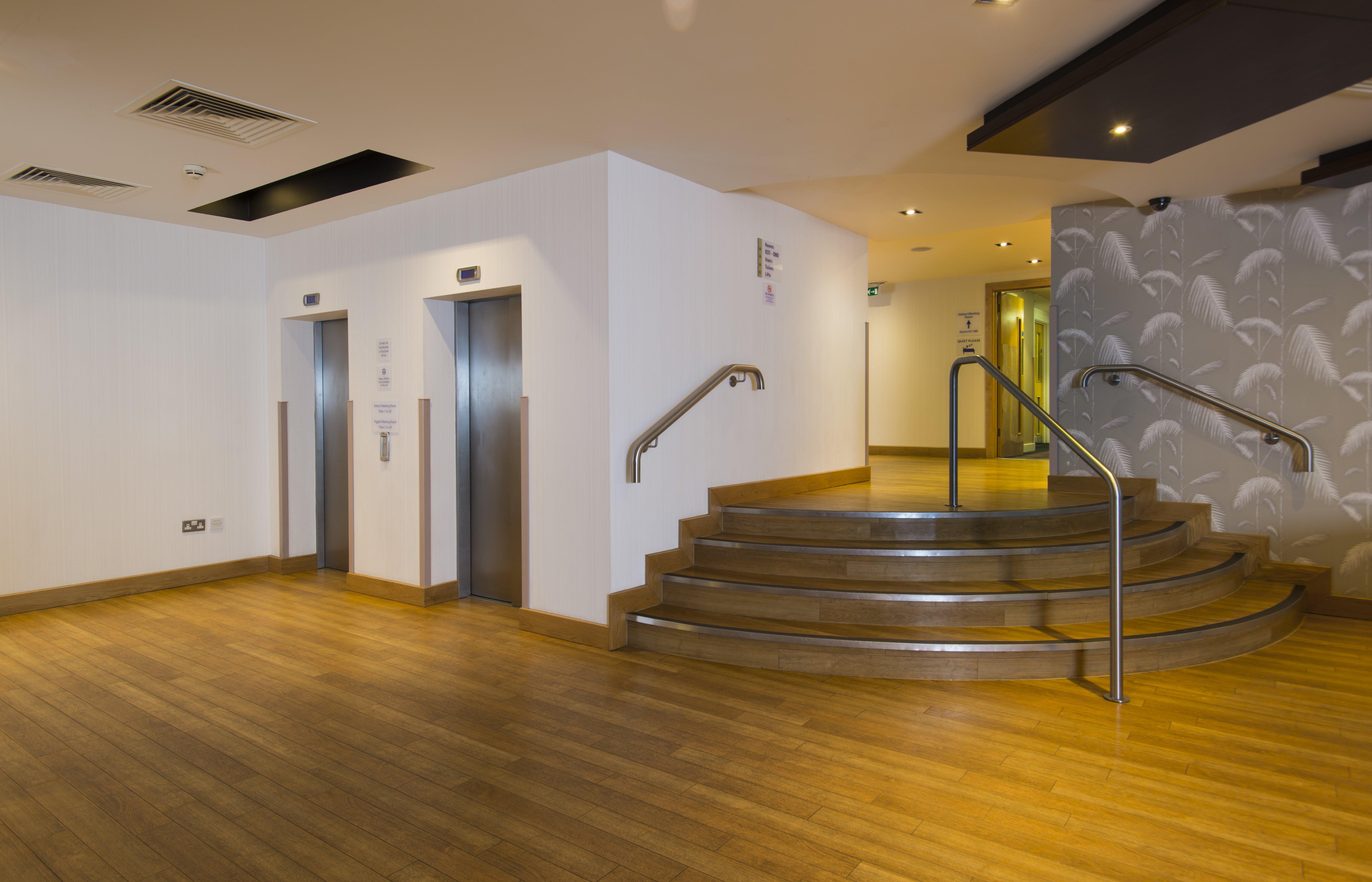 Holiday Inn Express London - Epsom Downs By Ihg Exterior foto