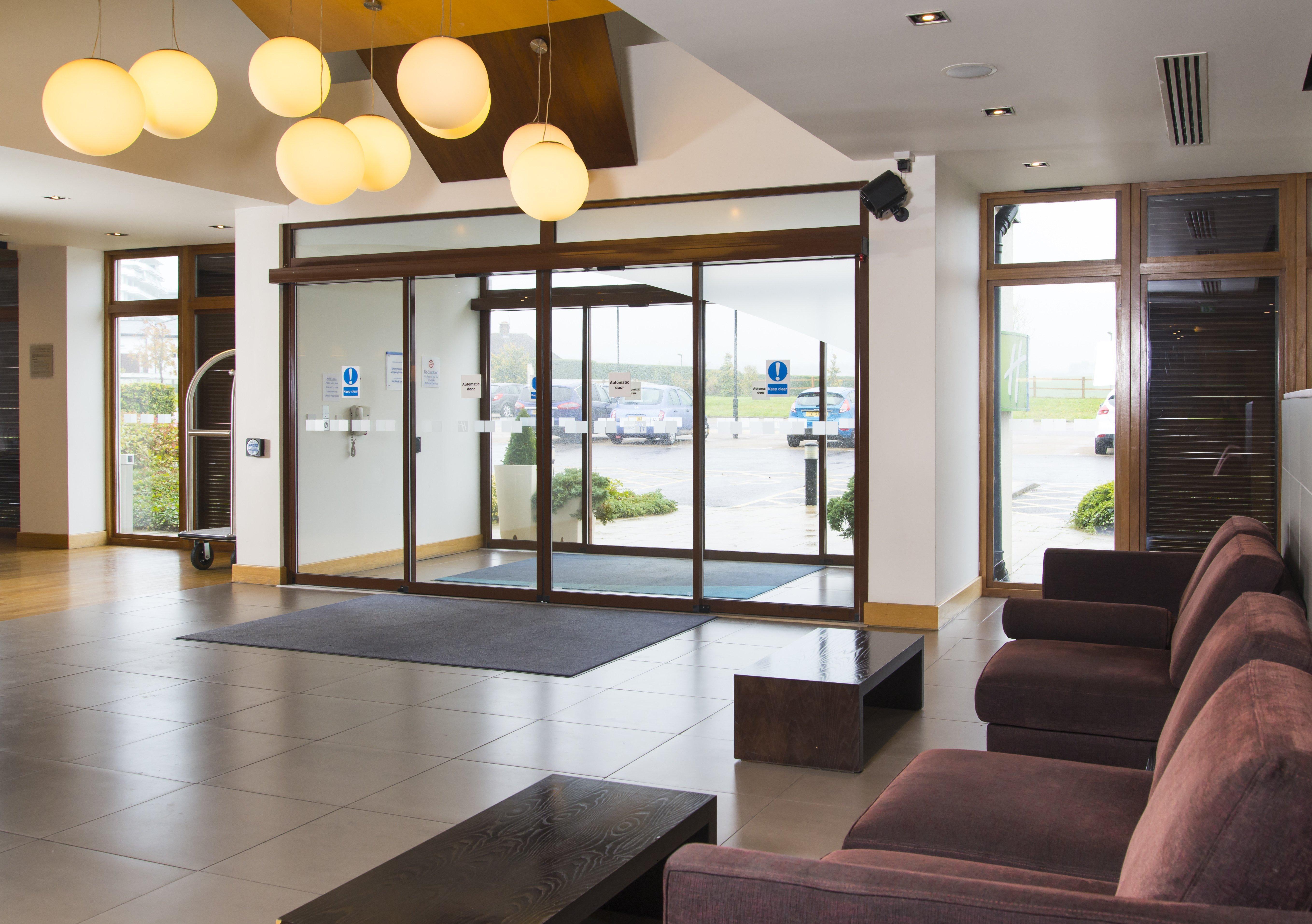 Holiday Inn Express London - Epsom Downs By Ihg Exterior foto