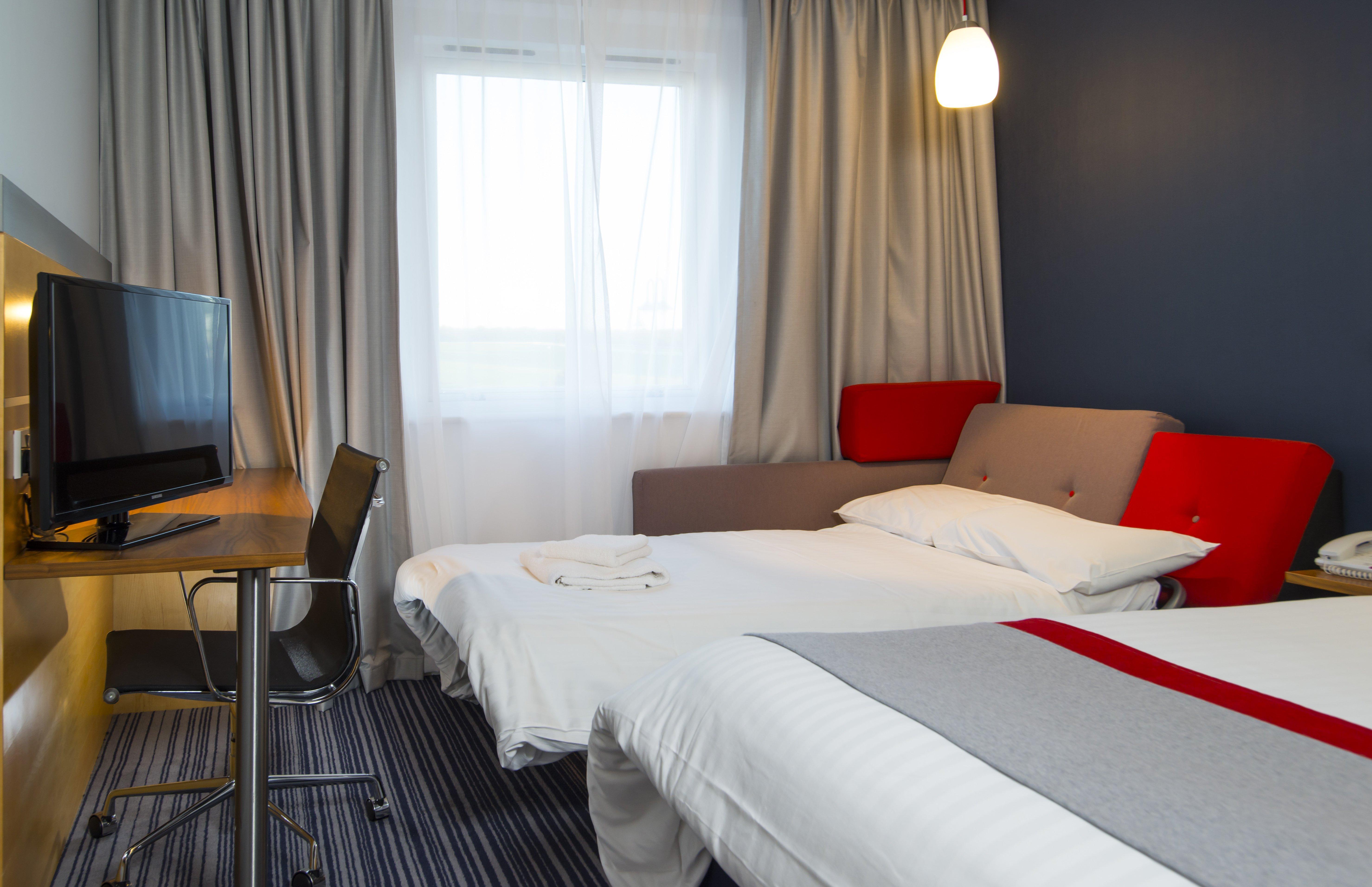 Holiday Inn Express London - Epsom Downs By Ihg Exterior foto