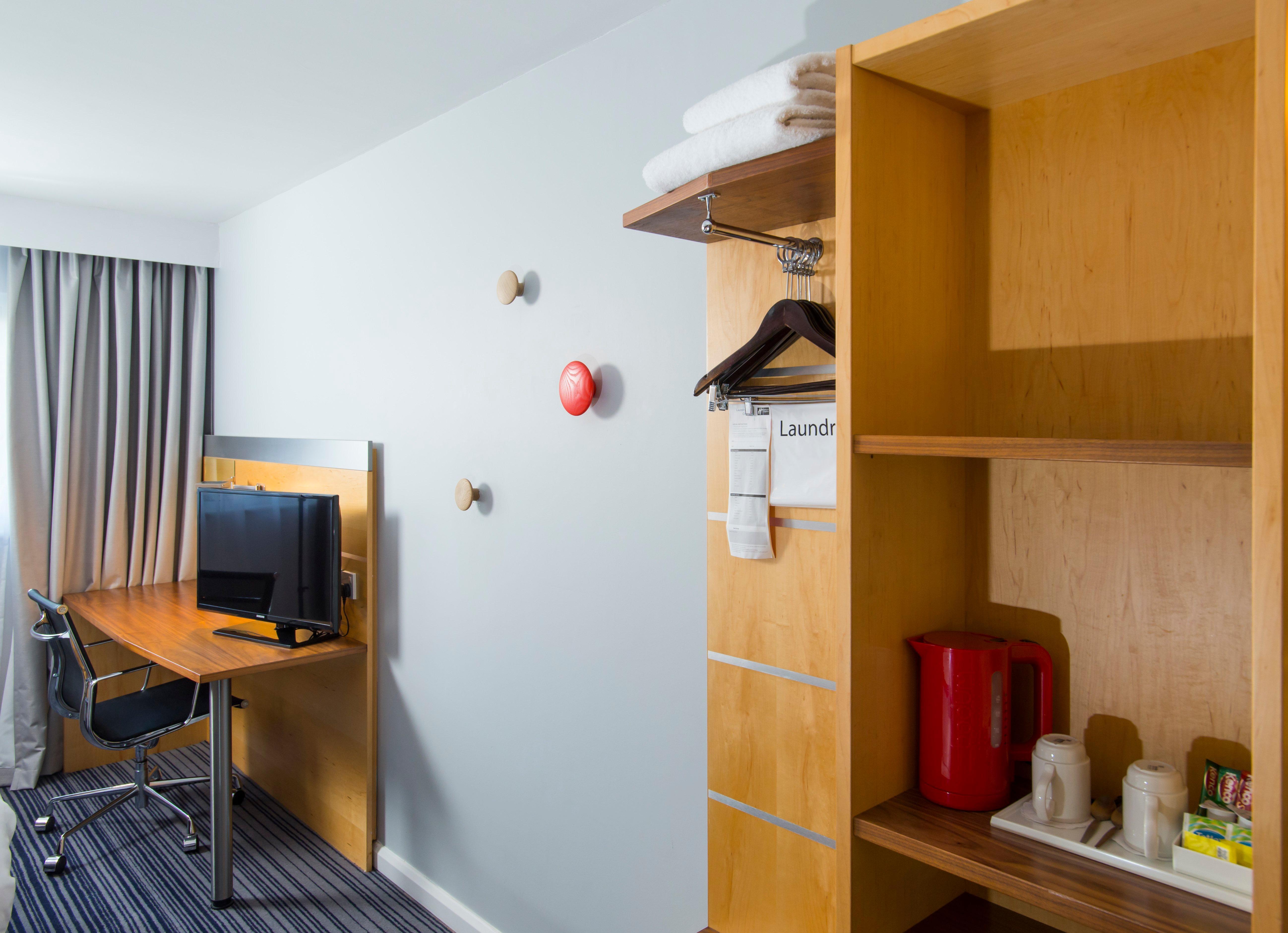 Holiday Inn Express London - Epsom Downs By Ihg Exterior foto
