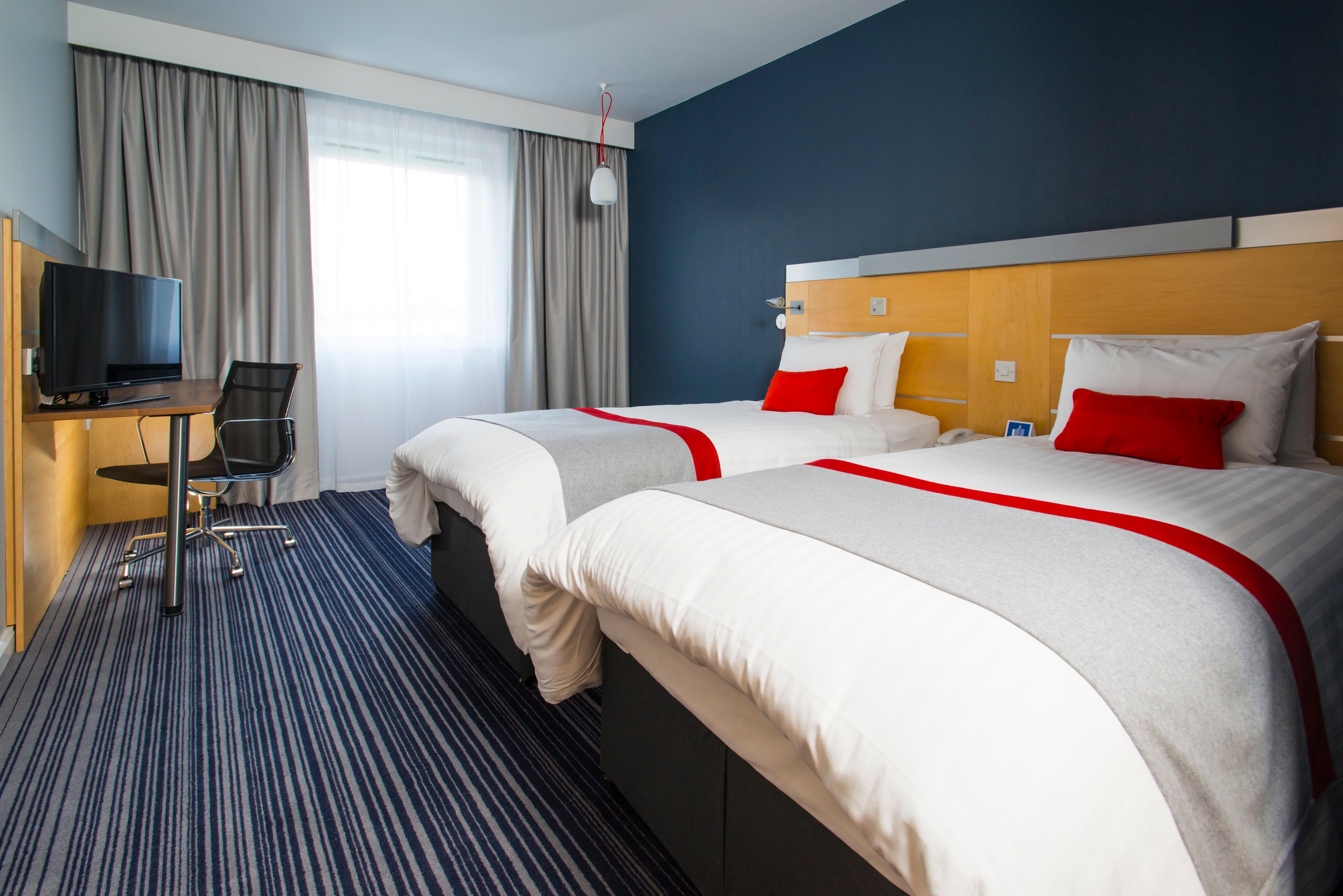 Holiday Inn Express London - Epsom Downs By Ihg Exterior foto