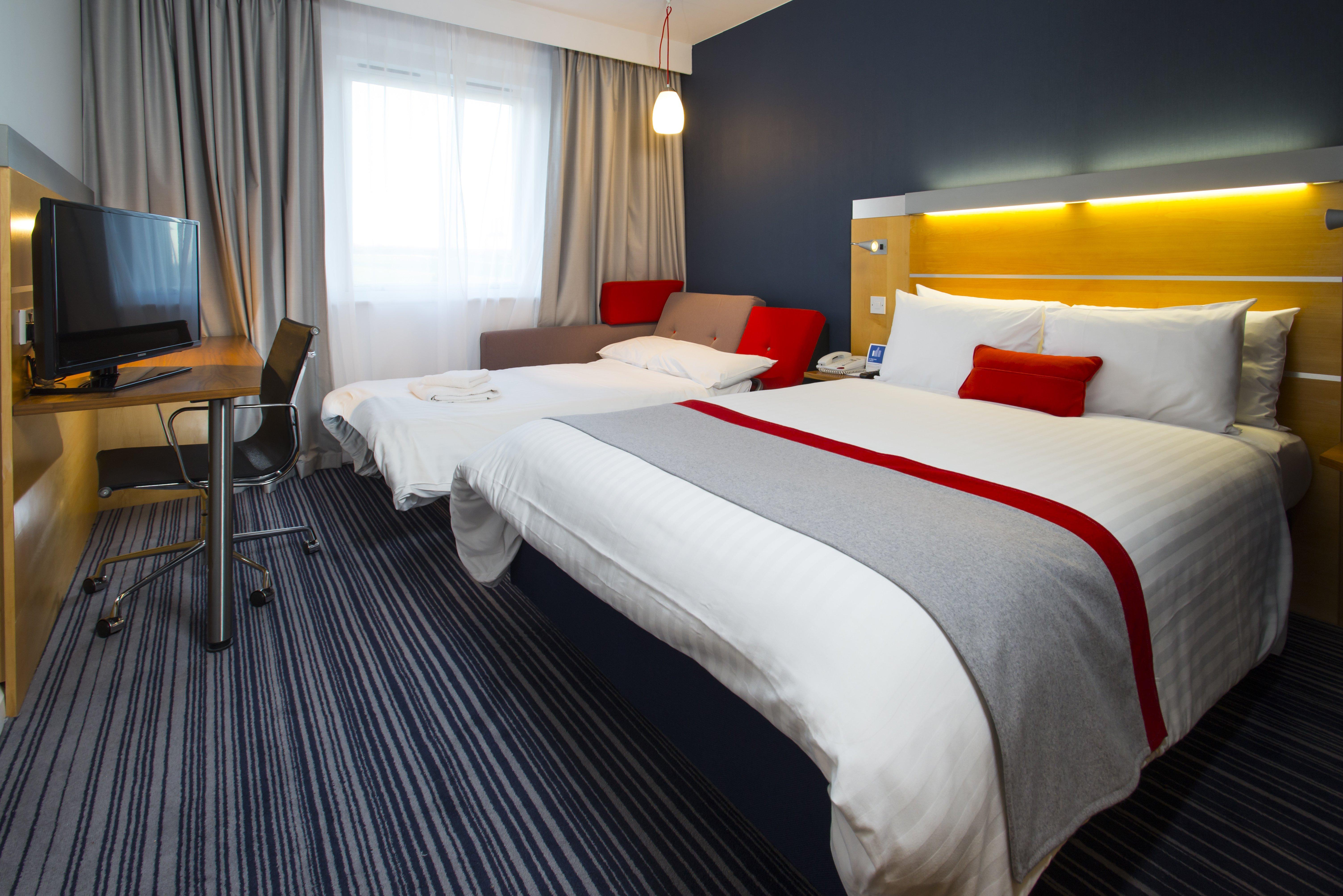 Holiday Inn Express London - Epsom Downs By Ihg Exterior foto