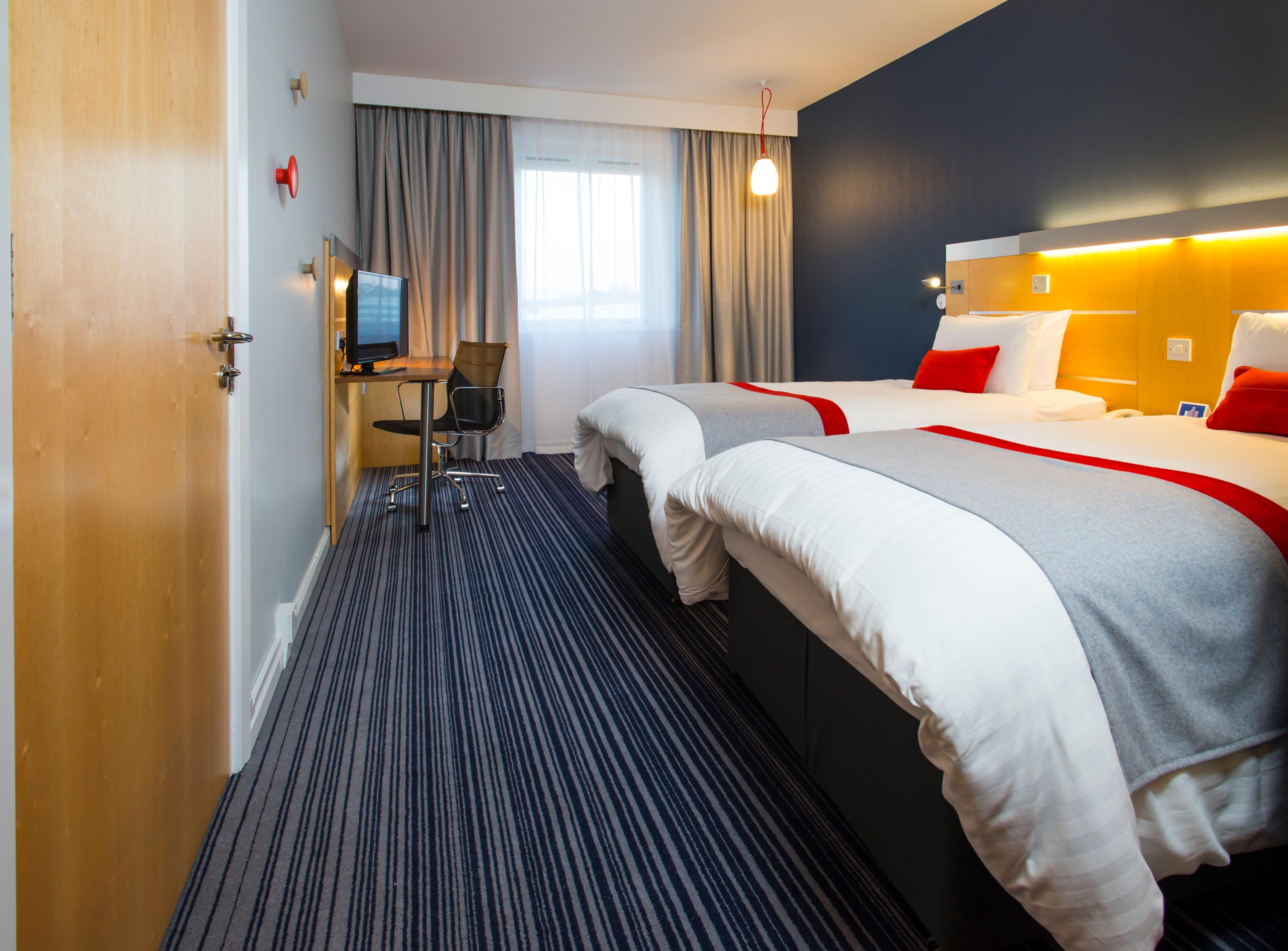 Holiday Inn Express London - Epsom Downs By Ihg Exterior foto