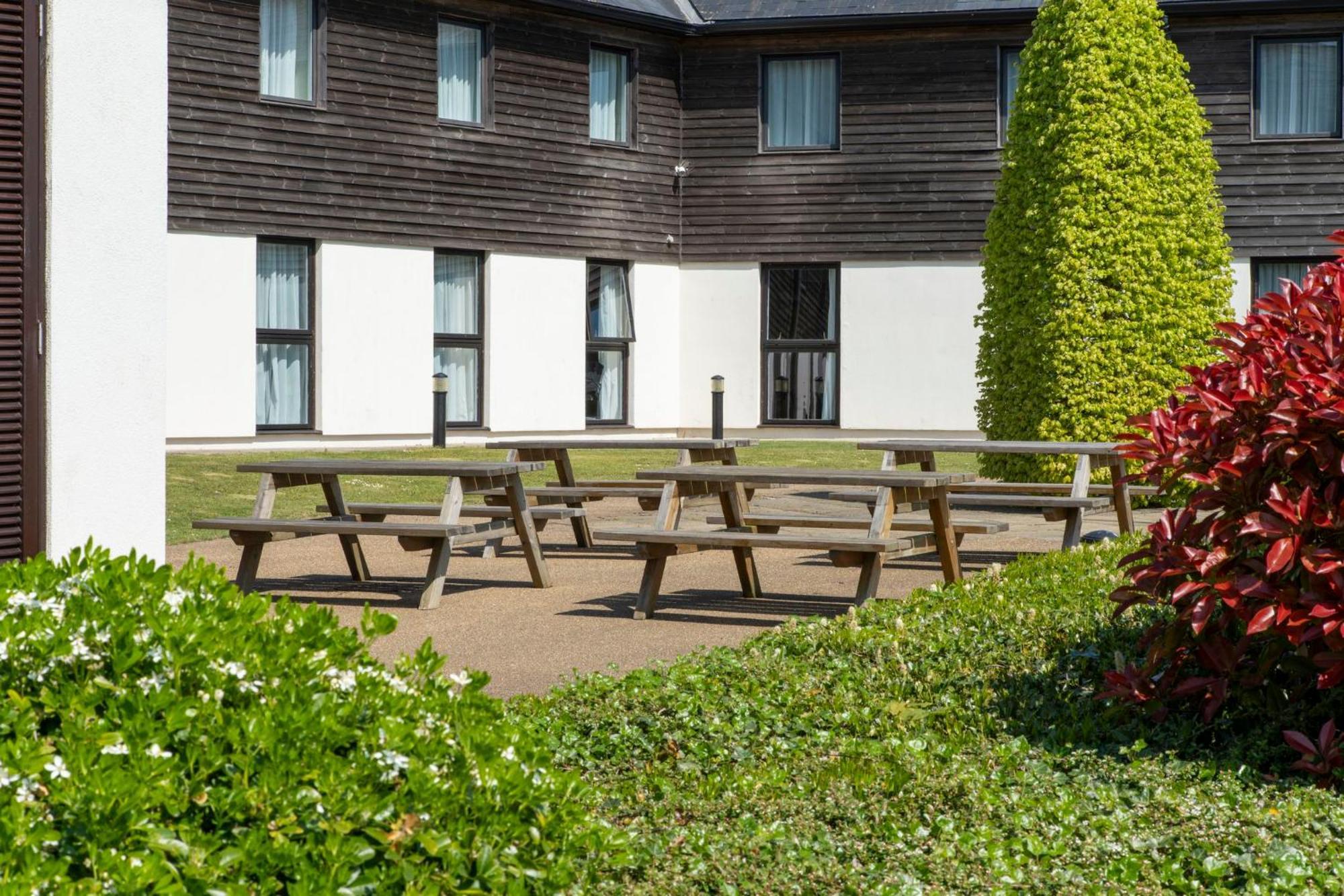 Holiday Inn Express London - Epsom Downs By Ihg Exterior foto